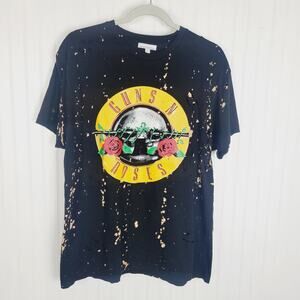 Distressed Vintage Designs Guns and Roses black modern tee Size Large